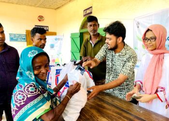 Tea worker receives package as part of 10 Taka Bazaar